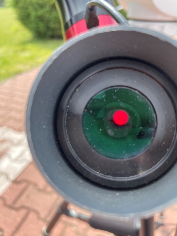 the lens of a telescope in which the sun is visible, thanks to the diaphragm, it is red in colour