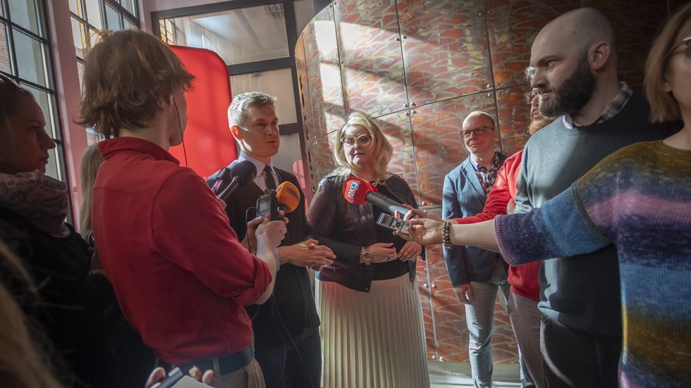 fot. Maciej Andrzejewski, CKiPR uczestnicy briefingu podczas wypowiedzi do mediów