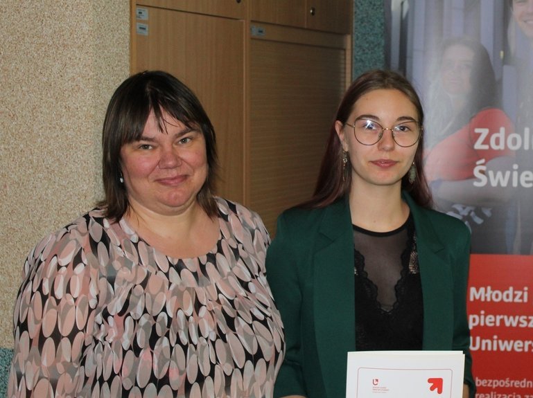 Uczestnicy seminarium podsumowującego VII edycję programu "Zdolny uczeń-świetny student" na WBIOŚ