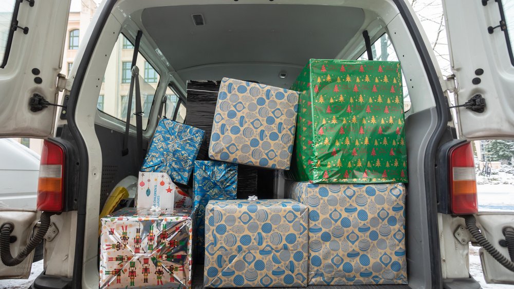 A car filled with Christmas packages from the University of Lodz