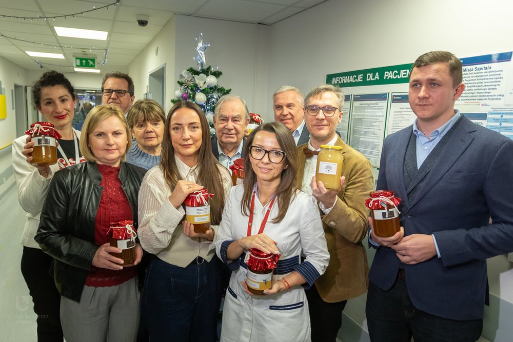 Uroczystość przekazania miodów pacjentom Szpitala im. Kopernika