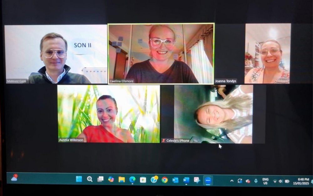 Laptop monitor with online workshop participants