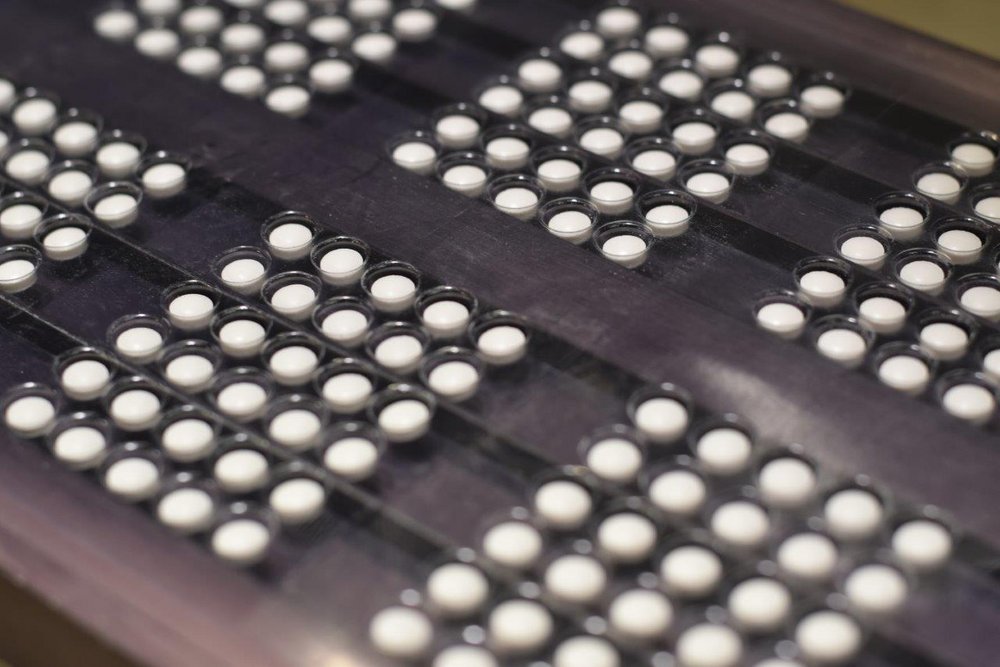 tabletki w trakcie produkcji