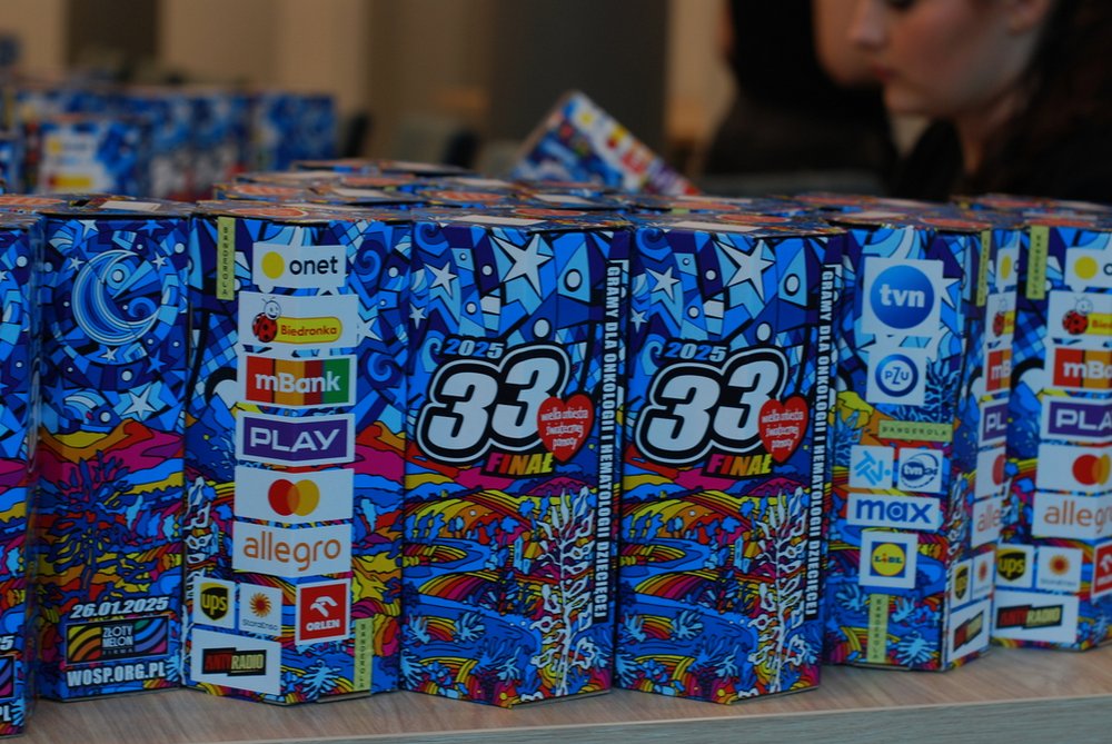 Cans of the 33rd Finale of the Great Orchestra of Christmas Charity