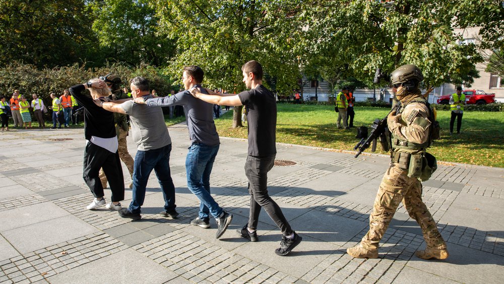 fragment ćwiczeń - wyprowadzanie zakładników