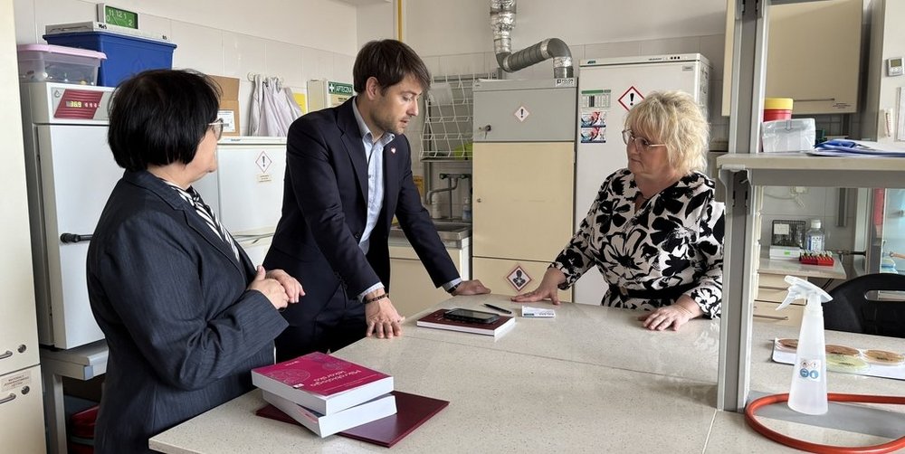 Prof. dr hab. Agnieszka Marczak, Deputy Mayor of the City of Lodz, Adam Pustelnik and dr hab. Beata Sadowska