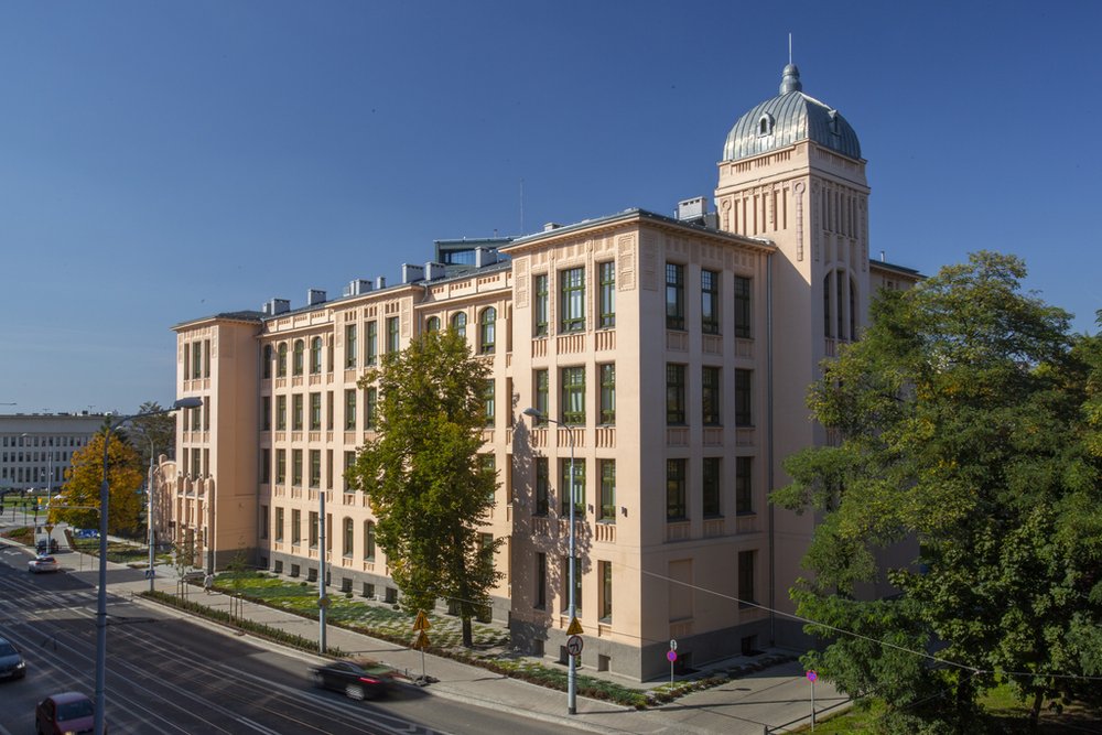 kolorowe zdjęcie przedstawiające budynek rektoratu Uniwersytetu Łódzkiego
