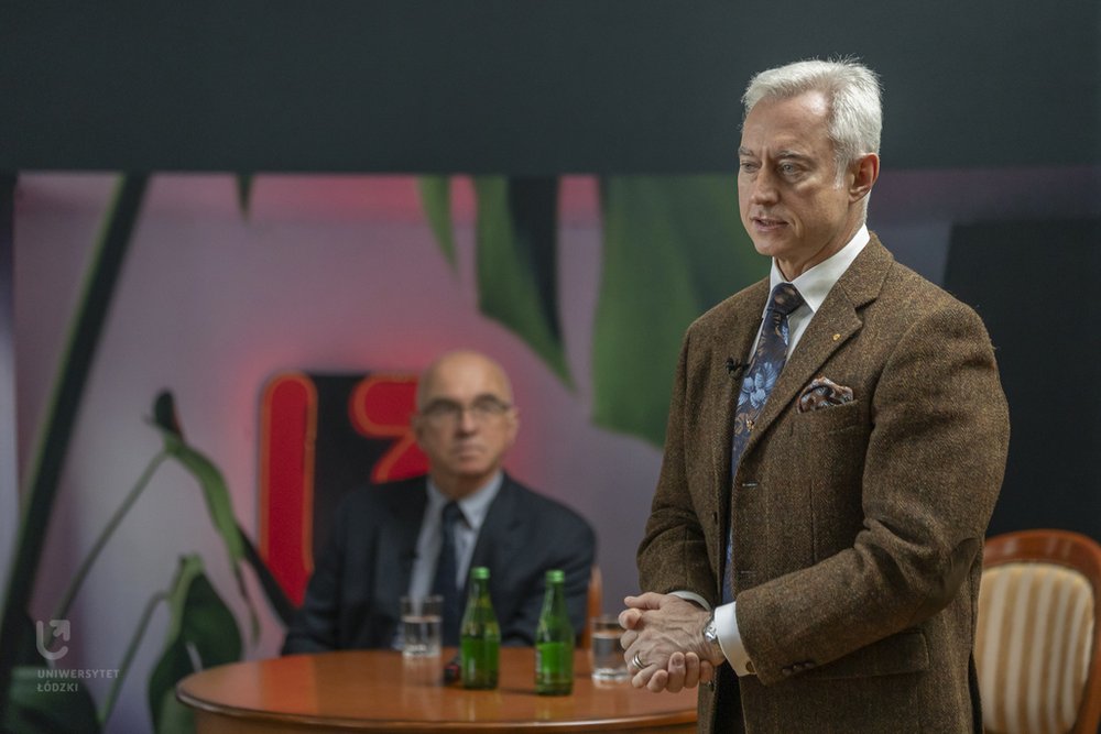 [Translate to English:] prof. Aleksander Welfe wprowadza do wykładu 