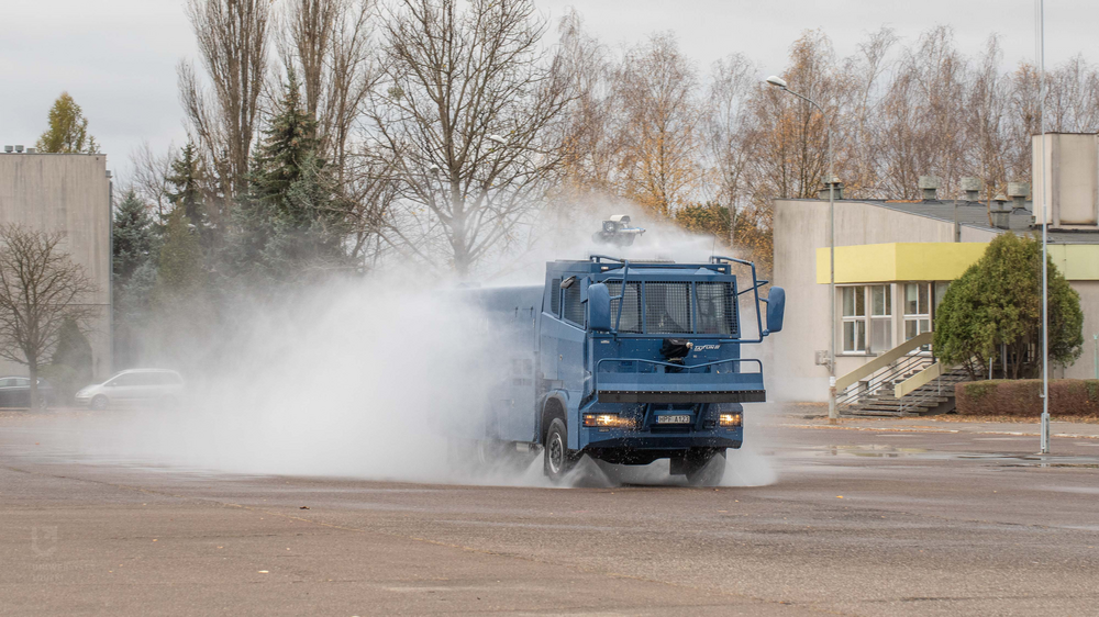 Pokaz sprzętu bojowego policji w akcji