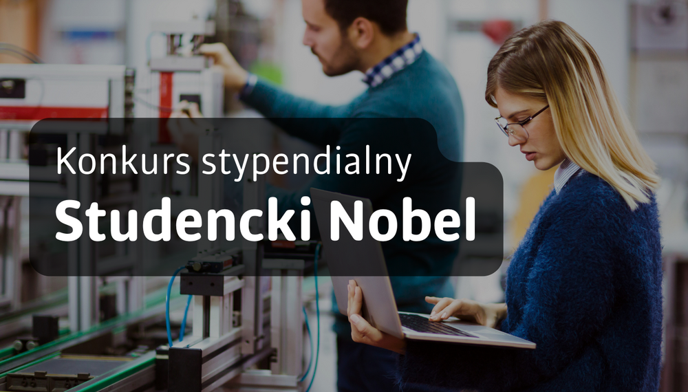 Grafika informacyjna z dużym, białym napisem: „Jak działa koło naukowe? Zasady, obowiązki i finansowanie w pigułce” umieszczonym na półprzezroczystym, ciemnym tle. W tle widoczne są dwie młode kobiety stojące przy drzewie w plenerze. Jedna z nich, w okularach, trzyma książki i patrzy w bok, druga stoi nieco za nią. Całość utrzymana jest w stonowanej kolorystyce z rozmytym tłem przyrody.