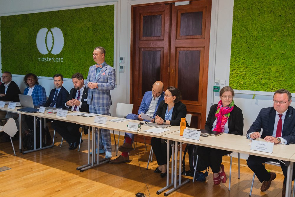 The Round Table Meeting participants during the discussions in the room