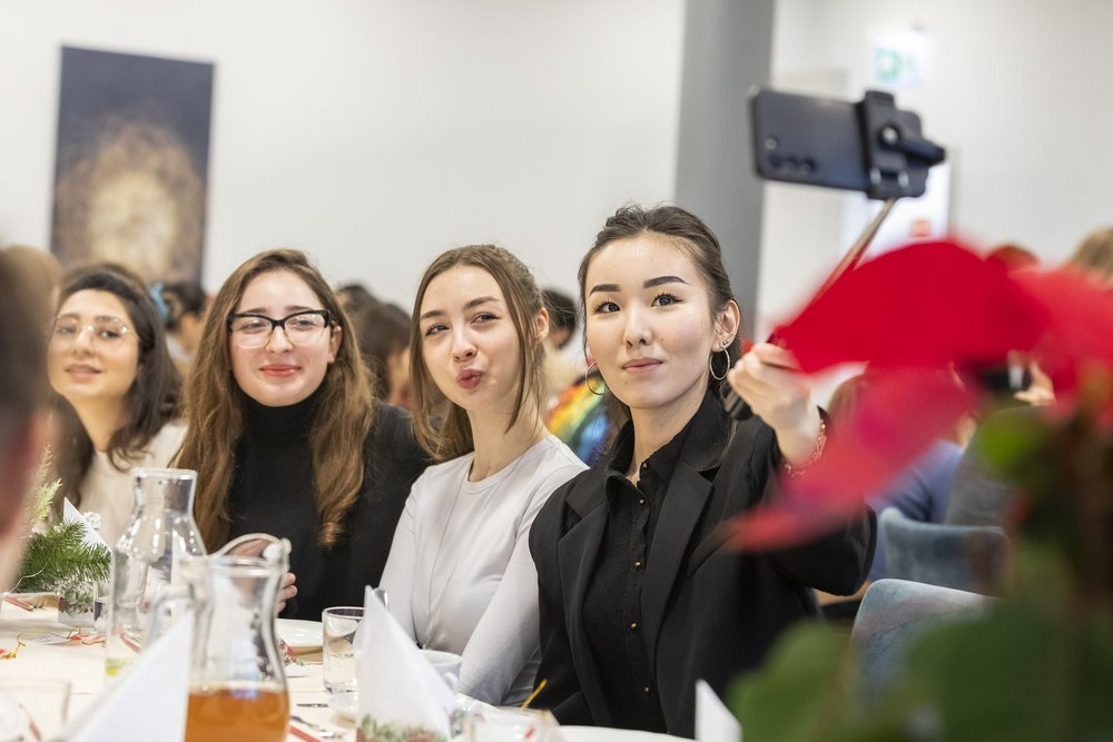 International students who took part in the University of Lodz Christmas dinners