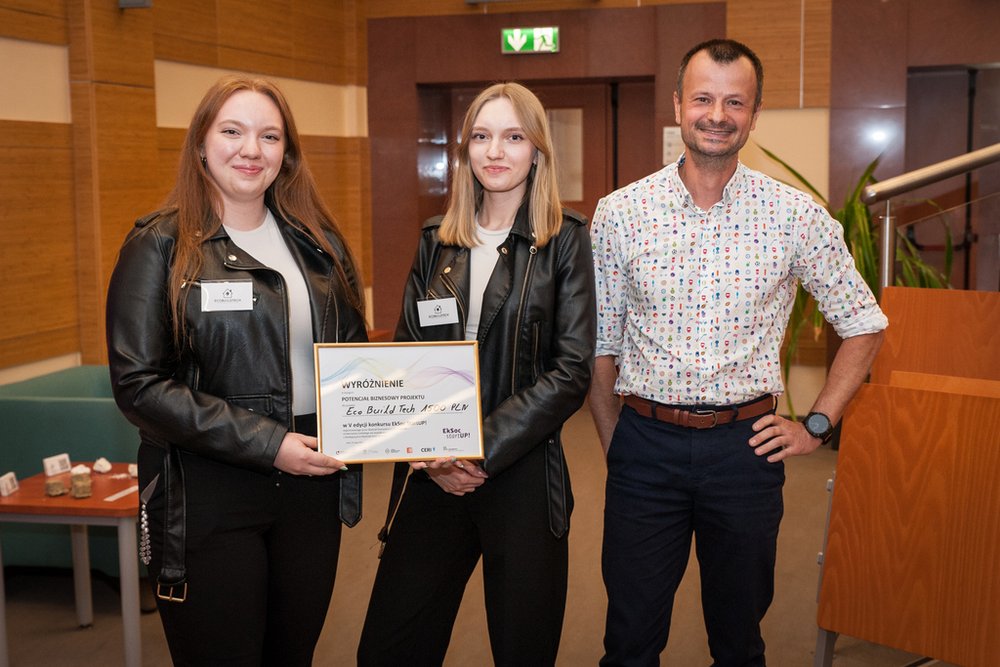 Winners and members of the Jury of the Eksoc StartUP! competition