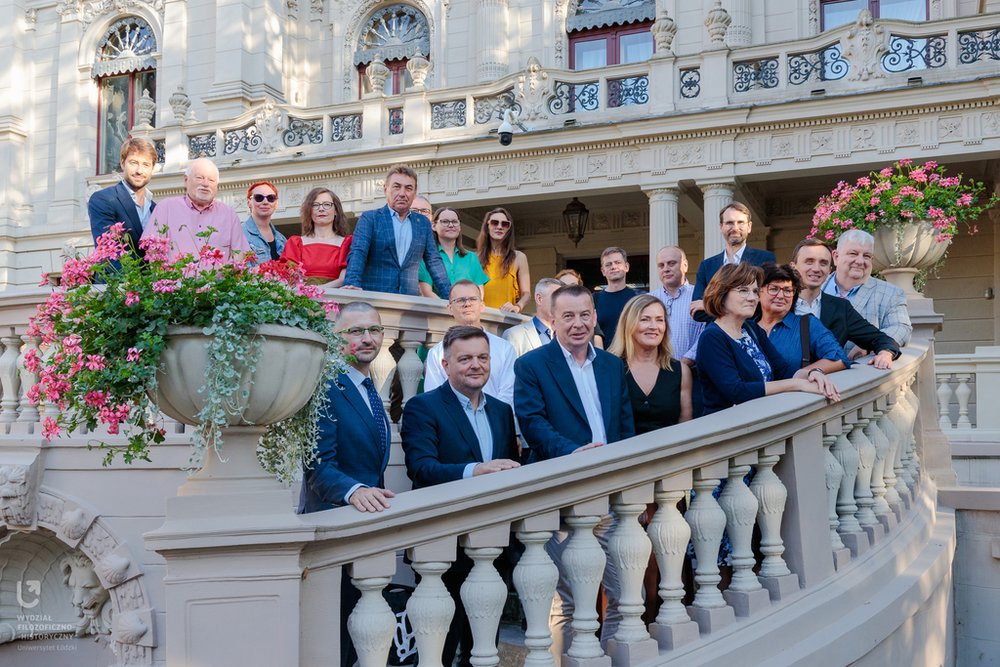 authors and guests of the premiere on the steps of the Izrael Poznański Palace