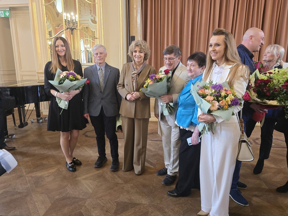 award ceremony, photos of the winners with President Hanna Zdanowska