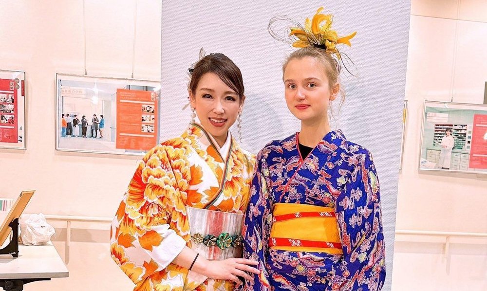 The scholarship holder wearing a kimono