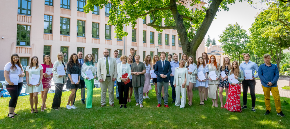 a group of the UL students who will go to Dubai with the UL Rector