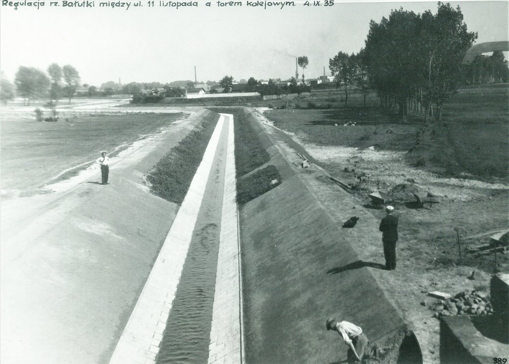 An archival photo - regulation of the Bałutka river
