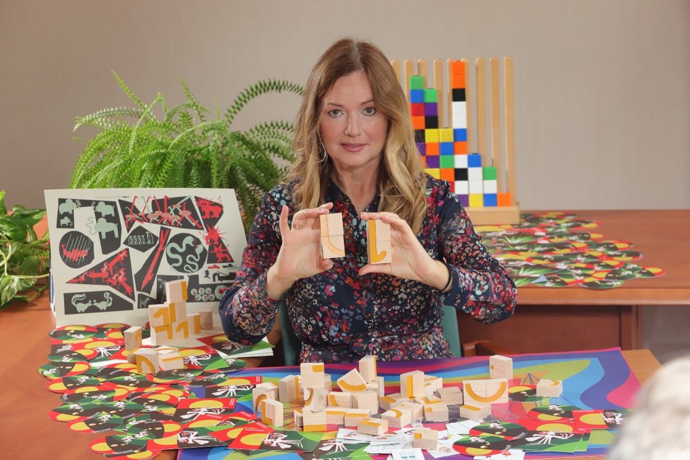 prof. Monika Wisniewska-Kin with the model