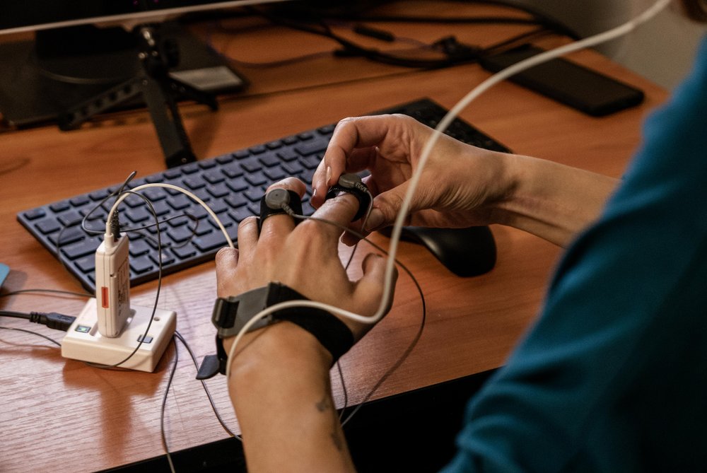 A keyboard – measuring the skin reaction. 