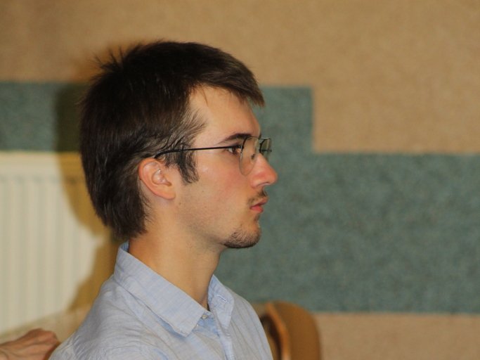 Uczestnik programu "Zdolny uczeń-świetny student" na seminarium podsumowującym program na Wydziale Biologii i Ochrony Środowiska.