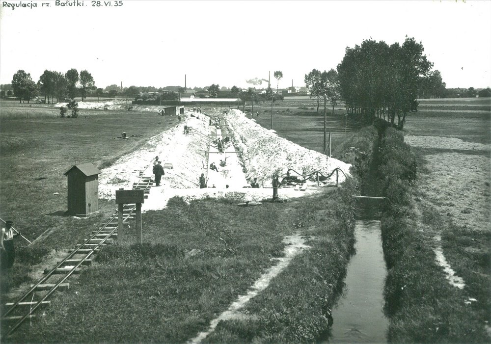 An archival photo - regulation of the Bałutka river