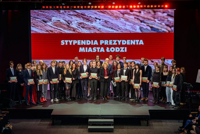laureaci stypendiów obiecanych podczas gali