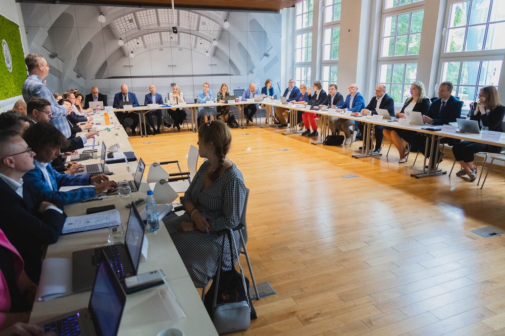 The Round Table Meeting participants during the discussions in the room