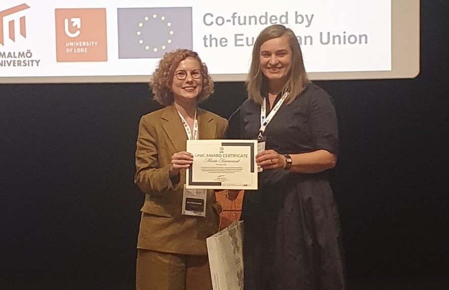 Dr Monika Kaźmierczak receiving the award in Istanbul