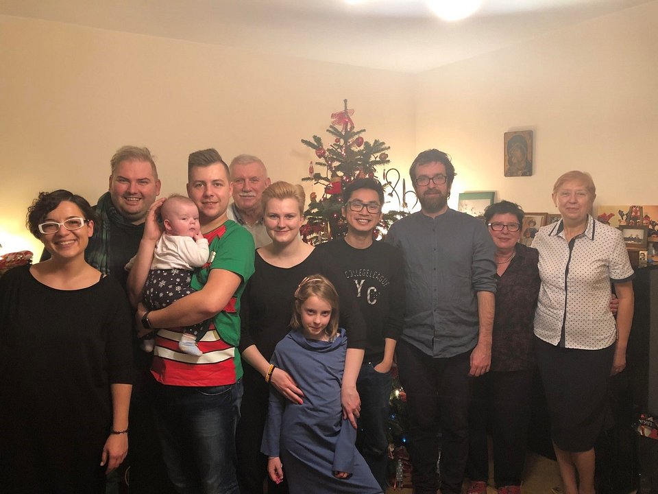 a family hosting international students as apart of the Christmas Guest campaign with their guests - a group photo